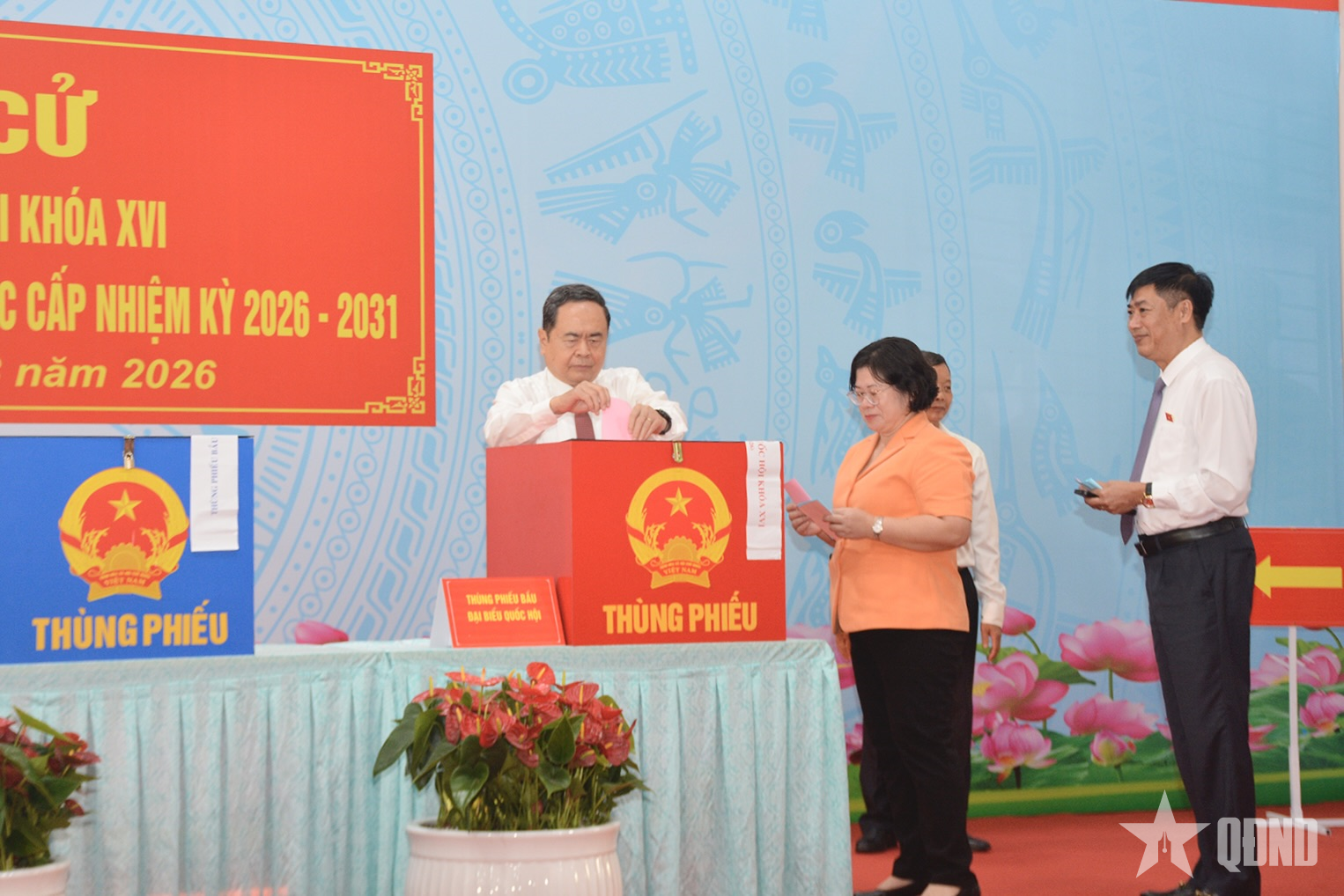 Chủ tịch Quốc hội Trần Thanh Mẫn bỏ phiếu tại xã Hóc Môn, TP Hồ Chí Minh